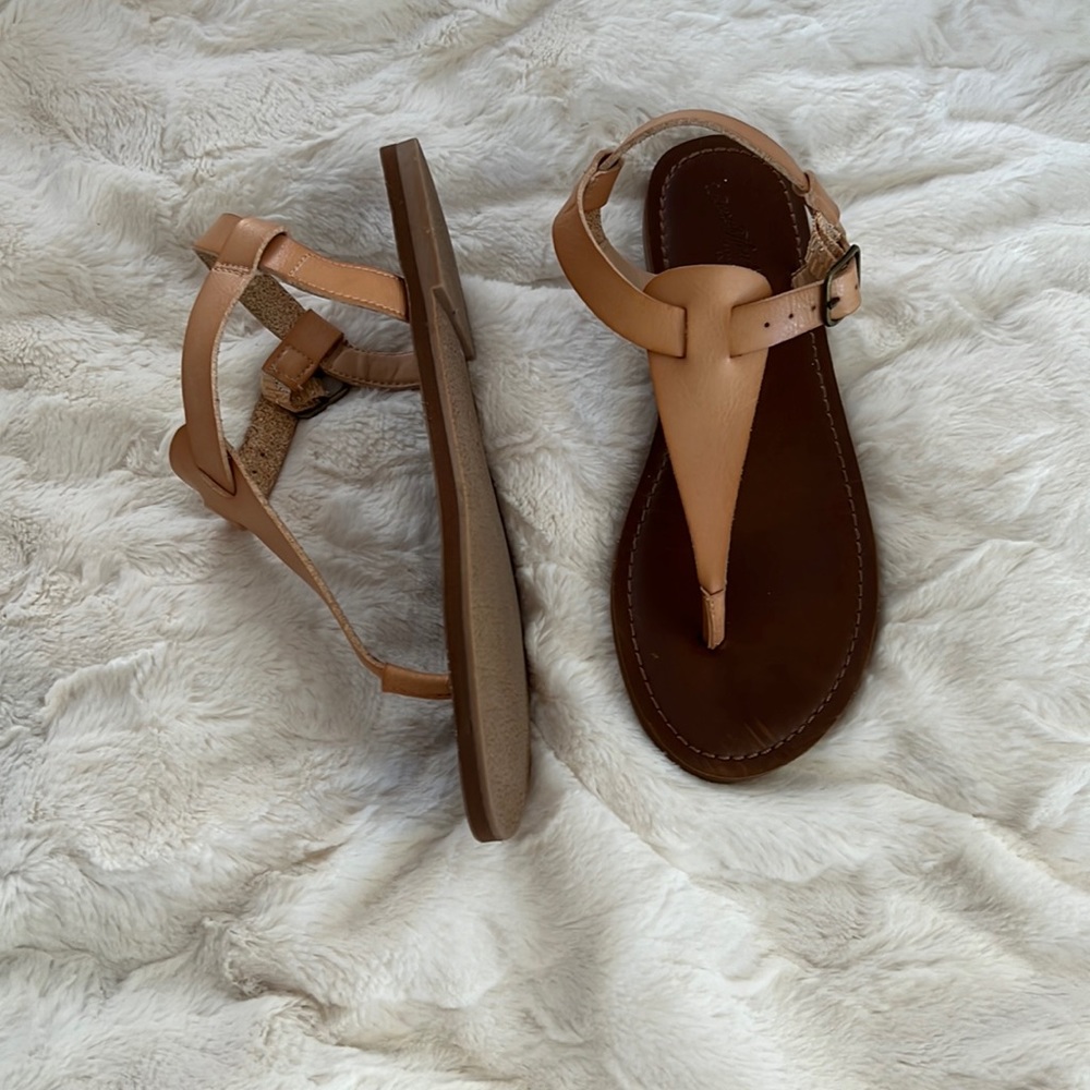 Universal Thread like new sandals size 6.5